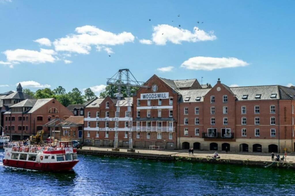 The Riverside At Woodsmill Quay With Parking York Exterior photo